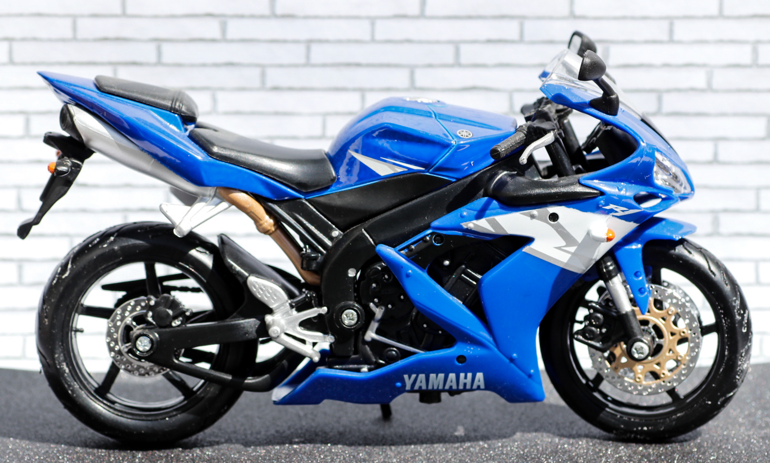 Maisto 1-12 Yamaha YZF R1